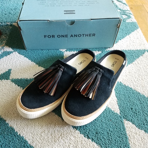 SOLD 》NEW!《Toms Black Suede Tassel Sunrise Mule - Picture 6 of 7